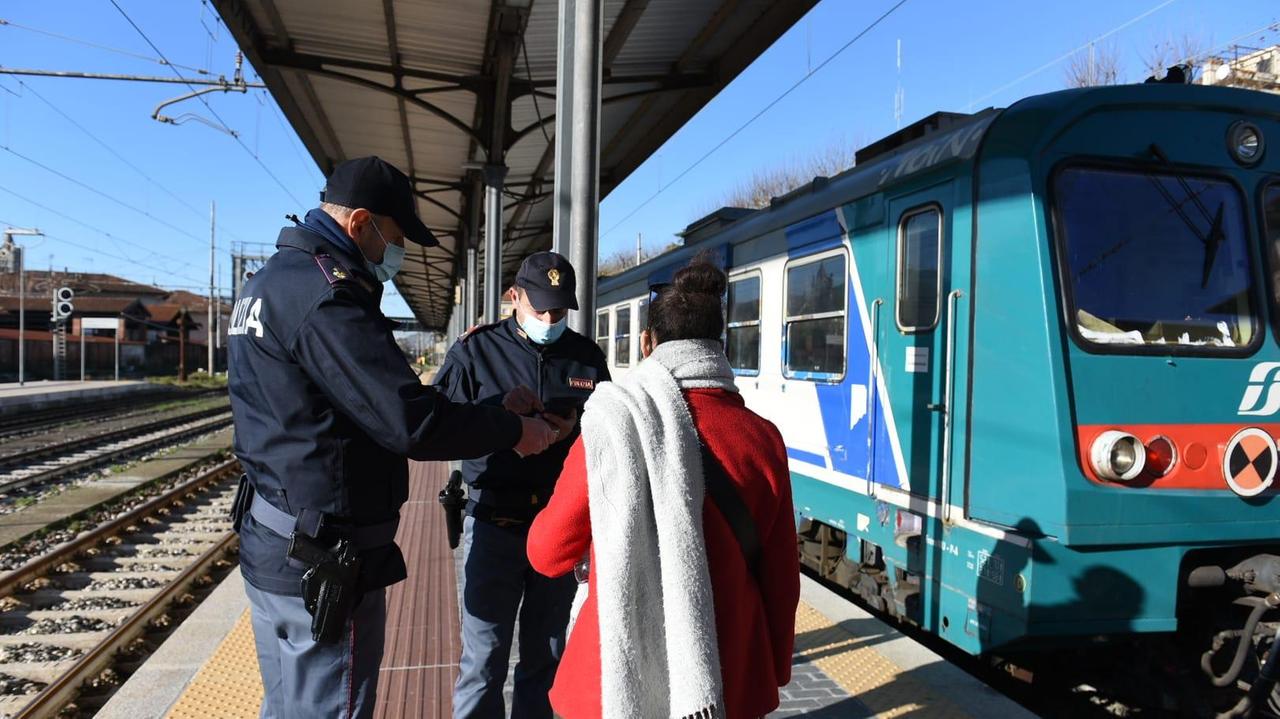 Iniziati i controlli per il super Green pass alla stazione ferroviaria e in piazzale Verdi