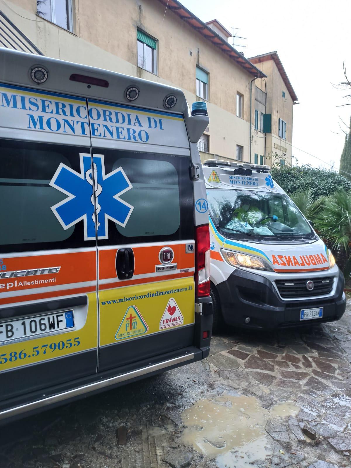 Due ambulanze della Misericordia di Montenero (foto d'archivio)