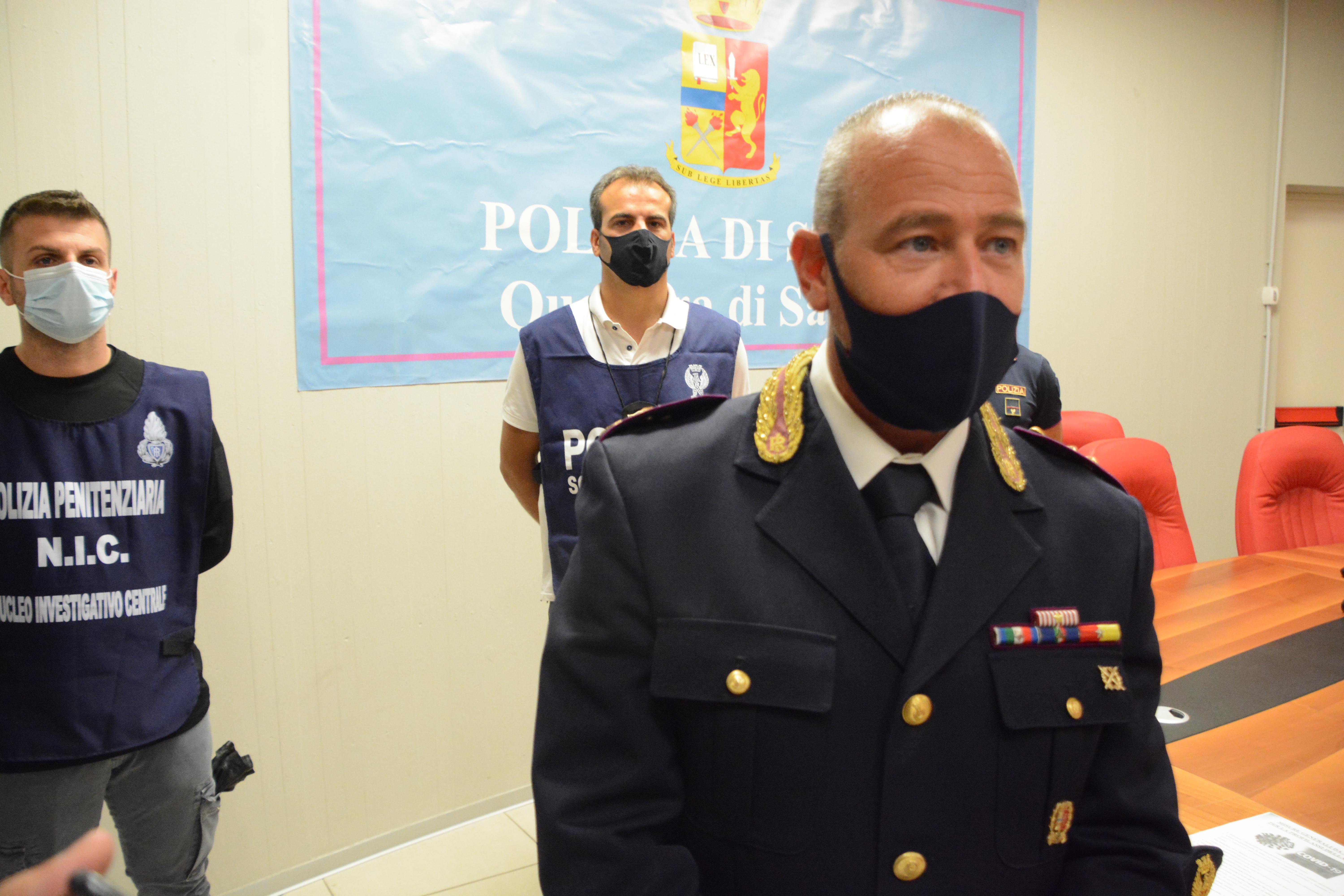 Sassari, indagati per incendi d'auto, nelle loro case trovate armi e droga: 2 arrestati