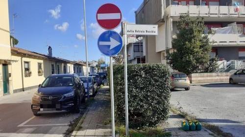 In via delle Vetraia al Varignano pericoli e proteste: «La nuova viabilità è un caos»