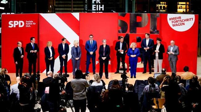 Germania: nel governo del dopo Merkel la metà sono donne