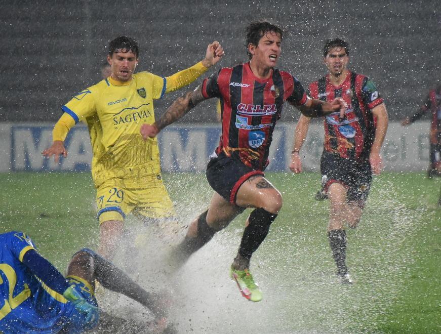 Derby “bagnato” La rabbia di Oppicelli «Scelta incoerente, siamo penalizzati» 