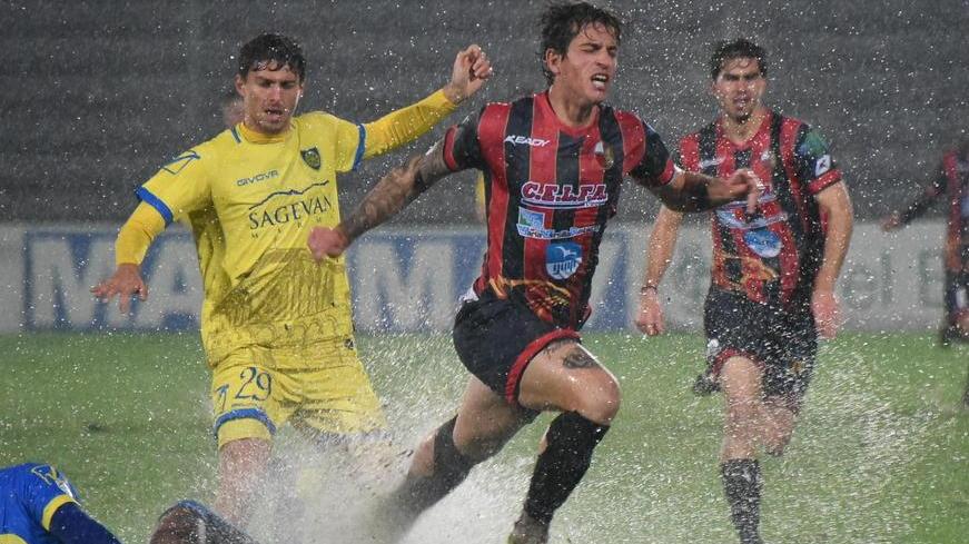 Derby “bagnato” La rabbia di Oppicelli «Scelta incoerente, siamo penalizzati»
