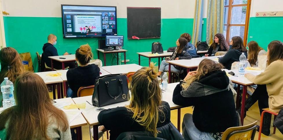 I ragazzi del Foresi imparano a usare il defibrillatore