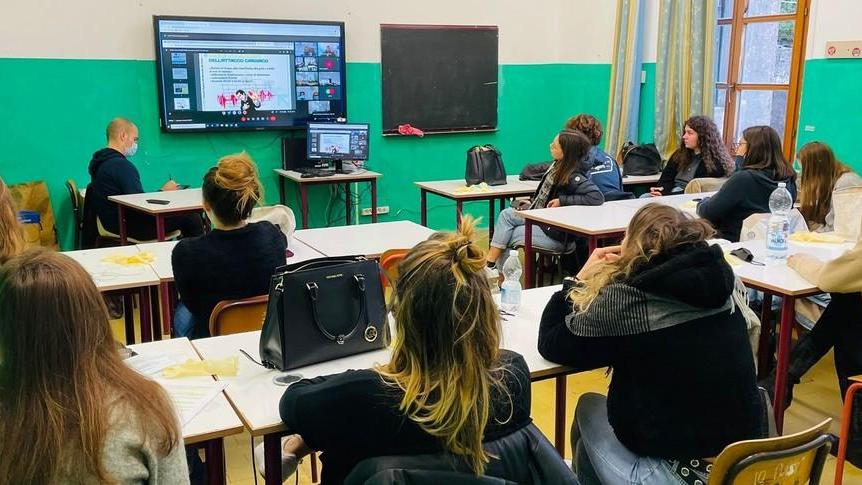 I ragazzi del Foresi imparano a usare il defibrillatore