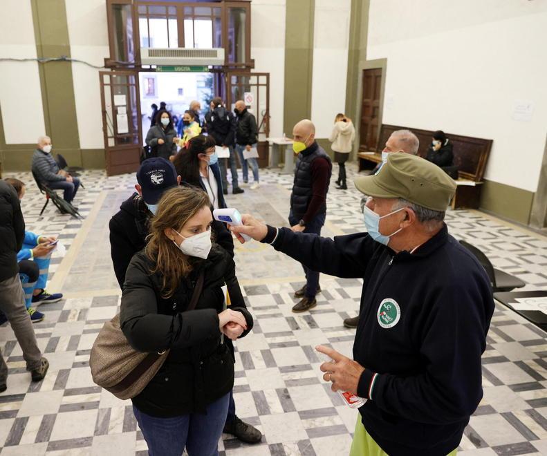 Vaccinazioni al Ceppo, appello ai volontari «Serve ancora aiuto» 
