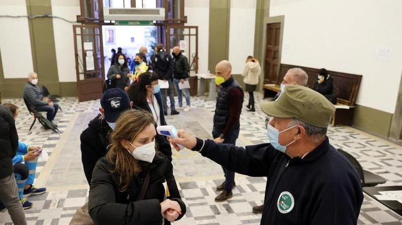 Vaccinazioni al Ceppo, appello ai volontari «Serve ancora aiuto»