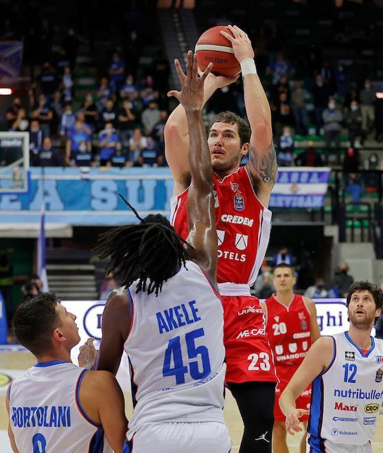 Milano espugna Brindisi, la Virtus Bologna risponde 