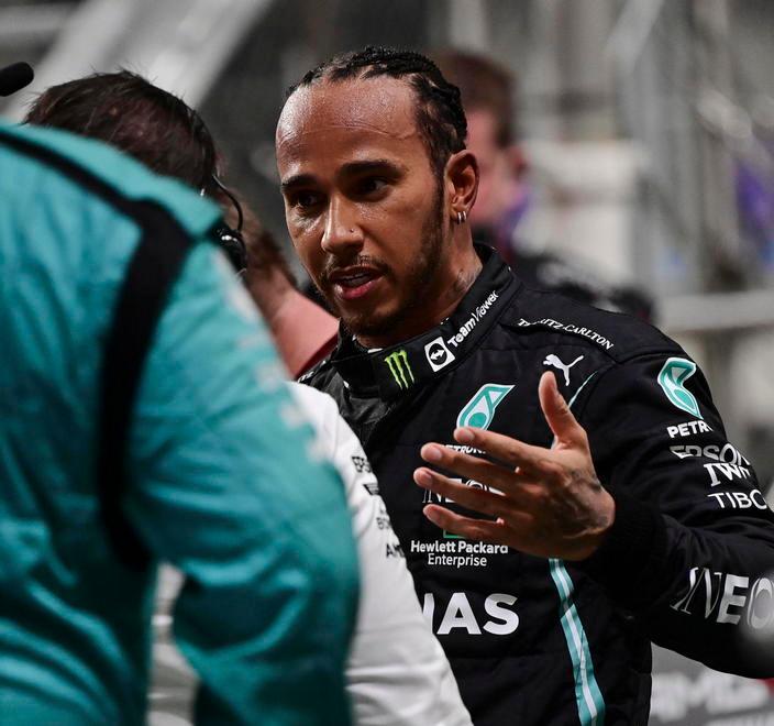 Lewis e Max, duello anche ai box Versioni opposte sullo scontro 