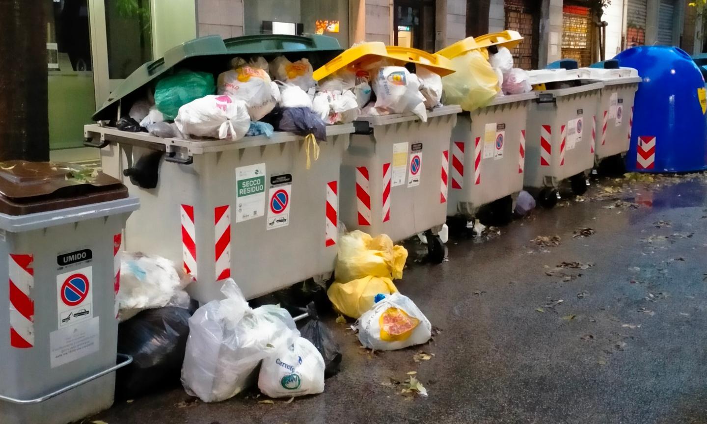 Raccolta rifiuti sempre a singhiozzo