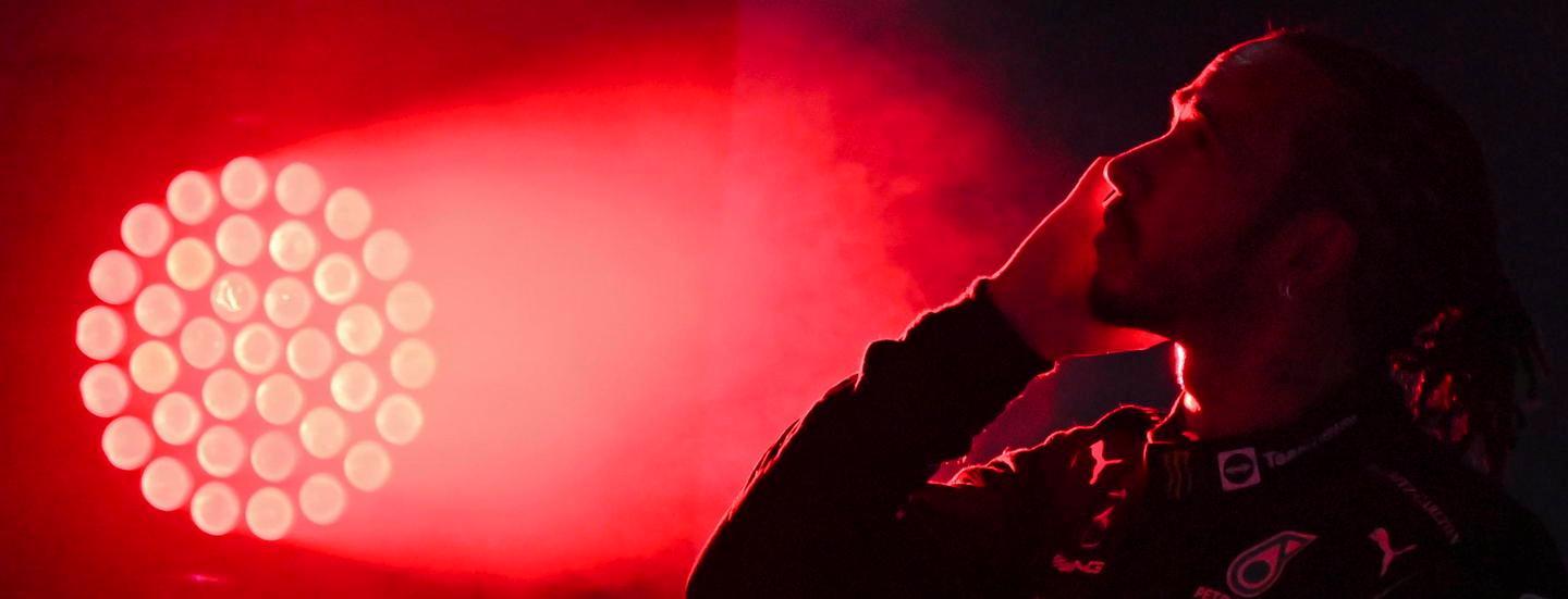 Alla fine trionfa Hamilton l’inglese riapre il mondiale 