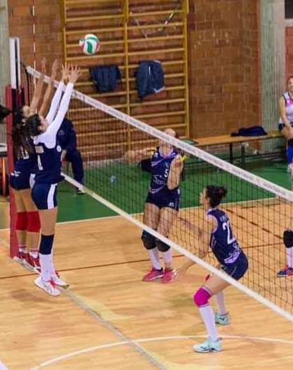 Il volley senza casa scende in piazza 