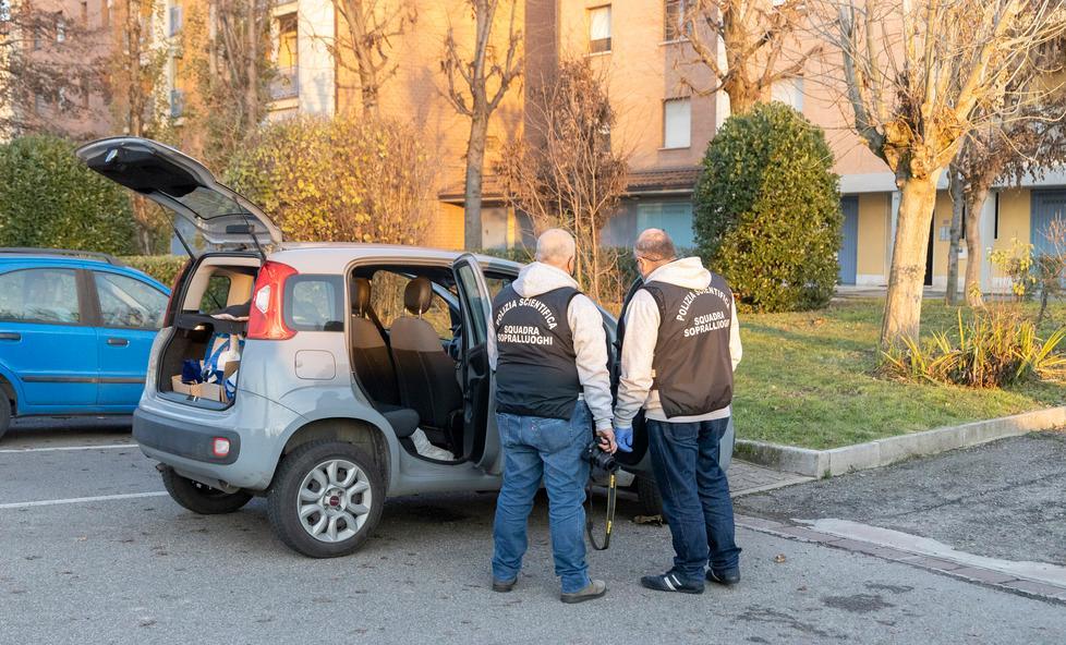 Carpi, terrore al Borgogioioso. La guardia ferita: «Mi minacciavano e sono partiti i colpi» Ritrovata l’auto 