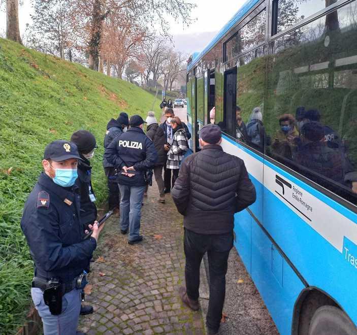 Rafforzati i controlli sui bus, in campo la Polizia e tutte le forze dell'ordine 