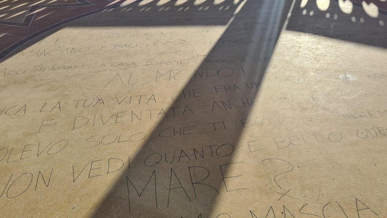 Il deturpamento (foto Daniele Stefanini/Silvi)