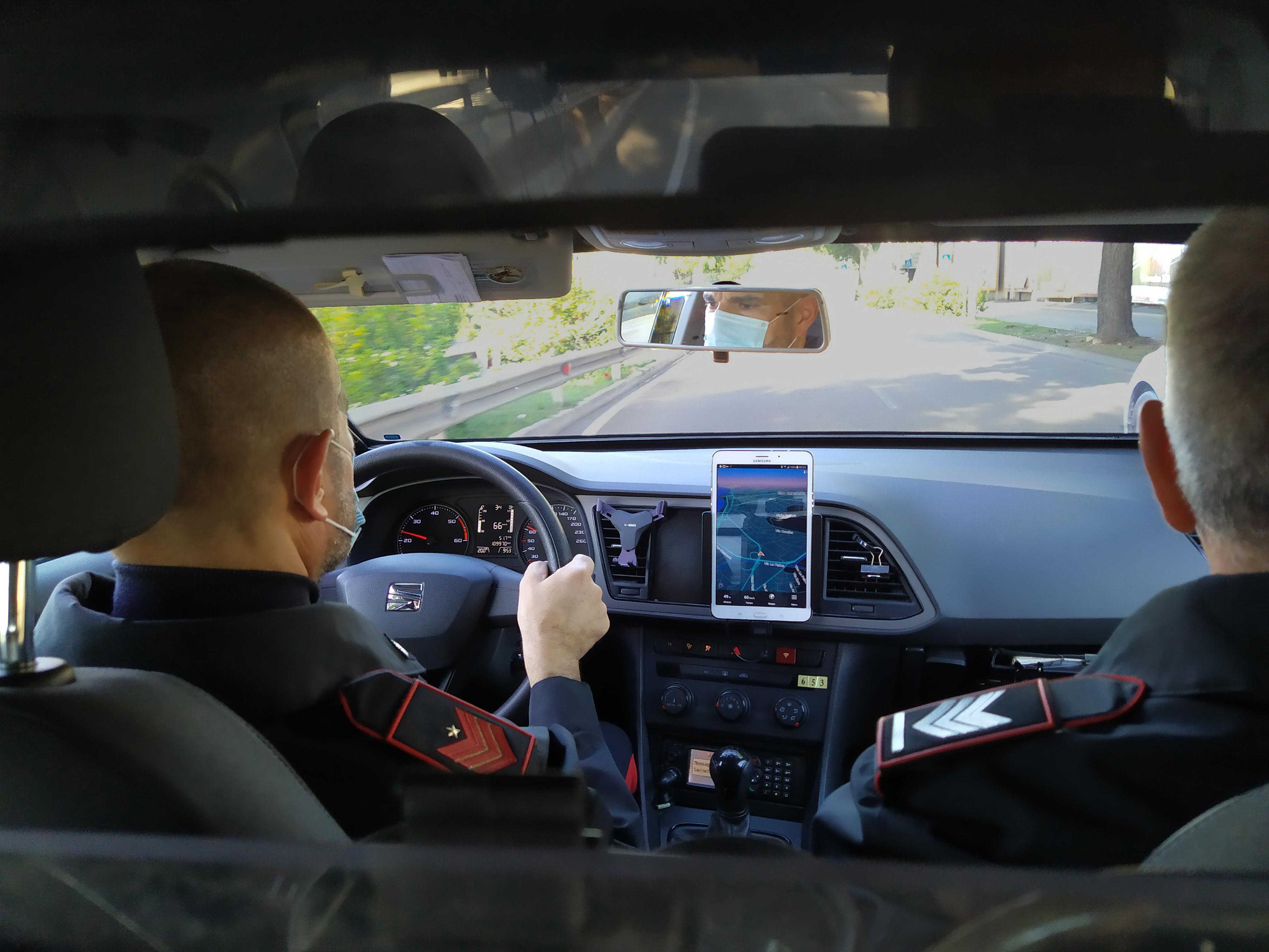 Girava in strada con un coltello in mano: denunciato a Cagliari