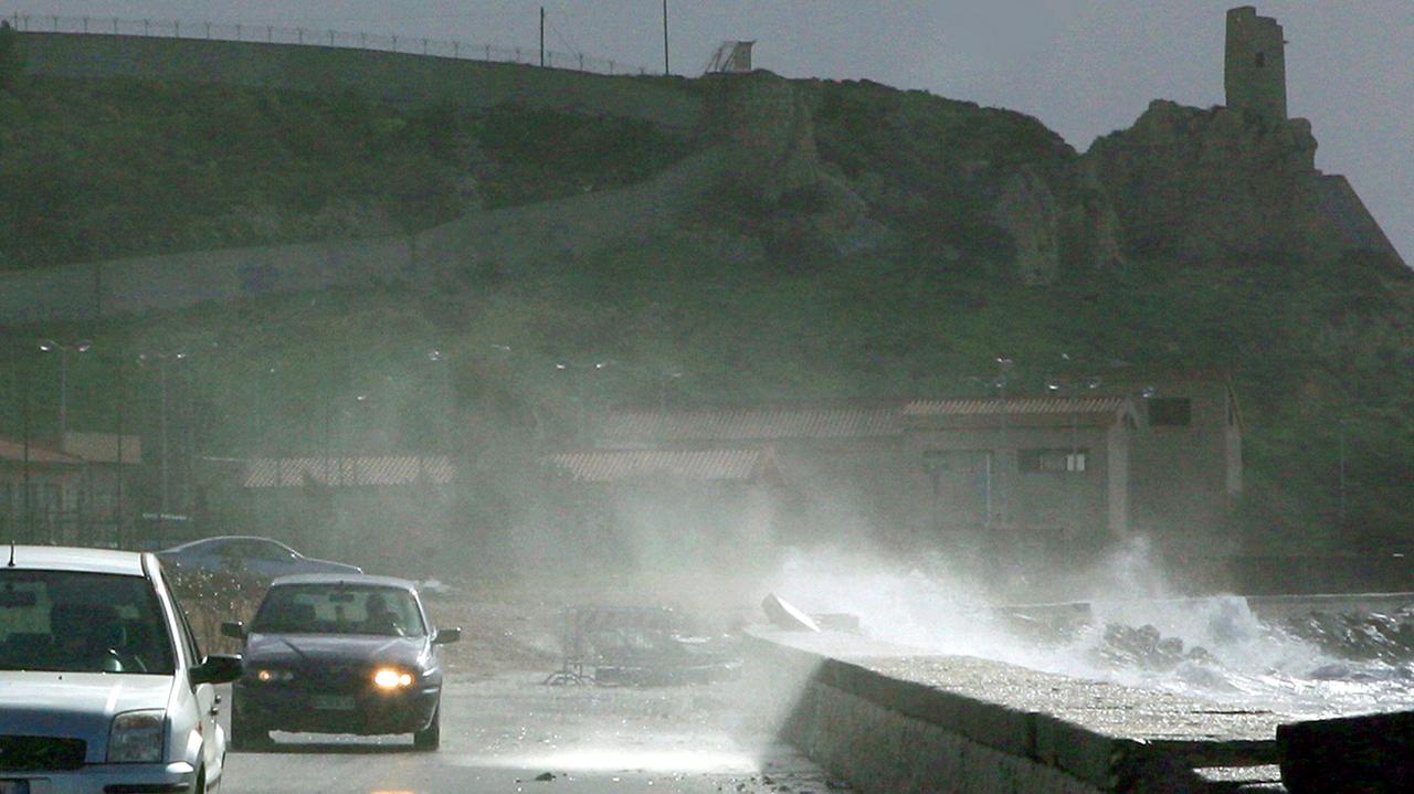 Meteo Sardegna: allerta mareggiate sulla costa occidentale, possibili onde alte 4-5 metri
