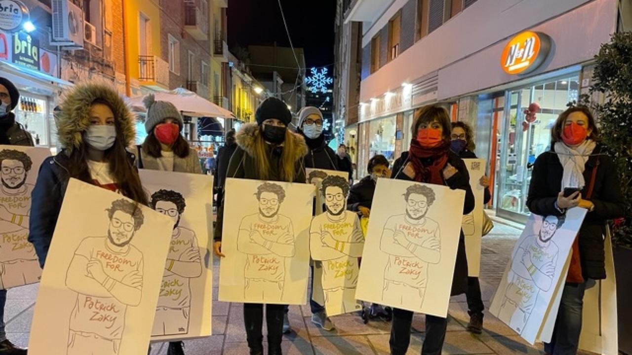 Zaki, flash mob a Cagliari: "Felici per la liberazione"
