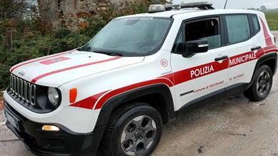 Aveva 150 chili di rifiuti in auto e voleva abbandonarli per strada