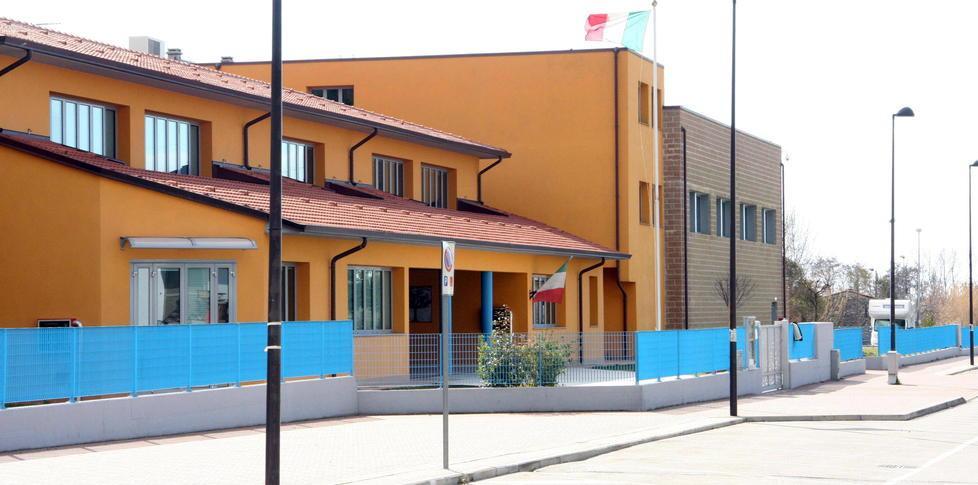 Tetto colabrodo alle Pellegrini Partono i lavori 