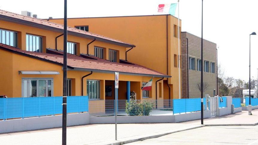 Tetto colabrodo alle Pellegrini Partono i lavori