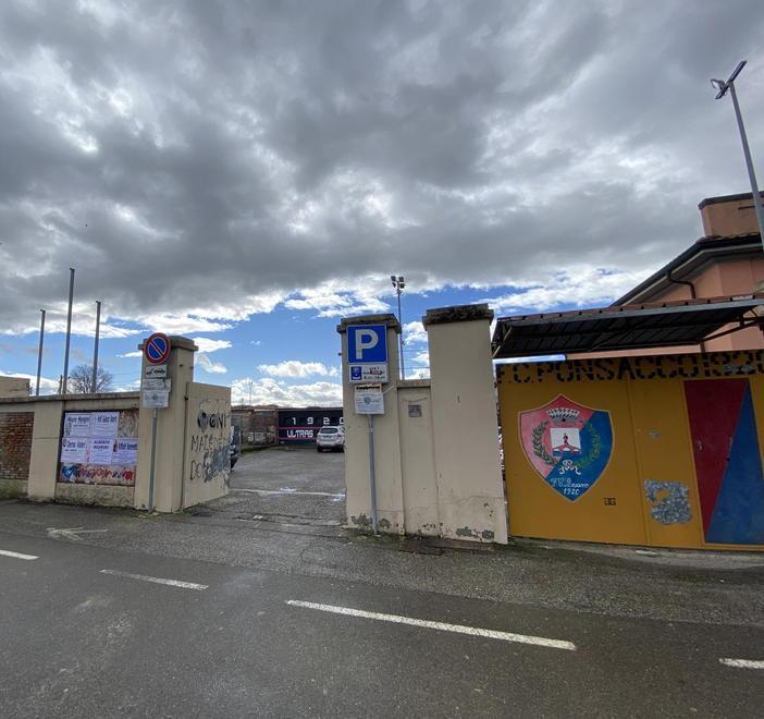 Divieti di sosta e strade chiuse per l’arrivo dei tifosi livornesi