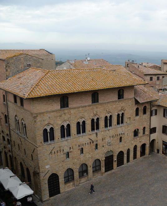 Cassa di Volterra, taglio di sei filiali e digitalizzazione 