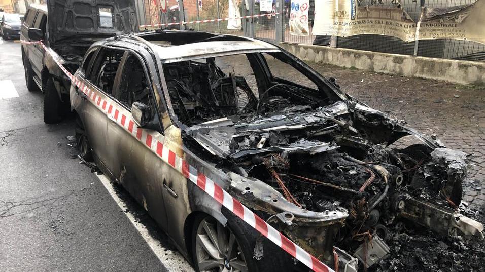 Auto date alle fiamme Arrestati il mandante e l’esecutore materiale