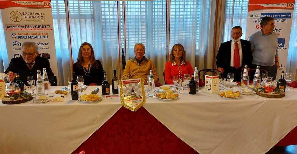 Ferrari Club: un brindisi alle feste
