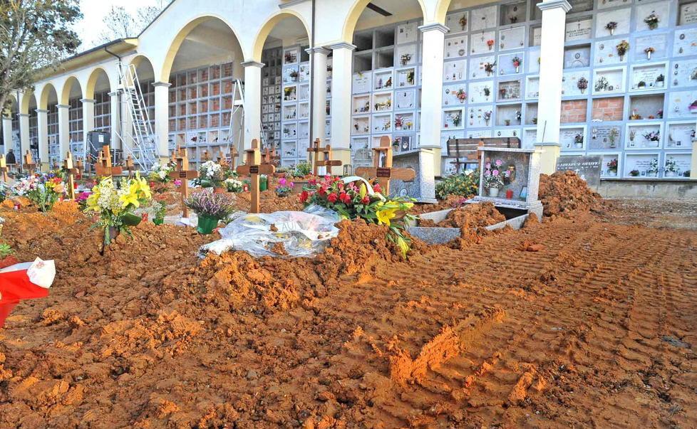 I lavori al cimitero di Casalguidi nel 2012