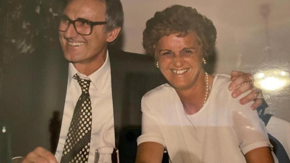 Floriana, a destra, insieme al marito Franco Calloni