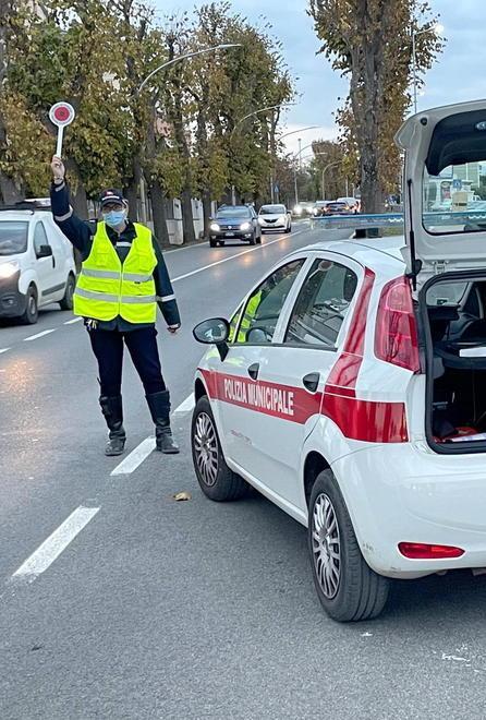 Un controllo dei vigili urbani