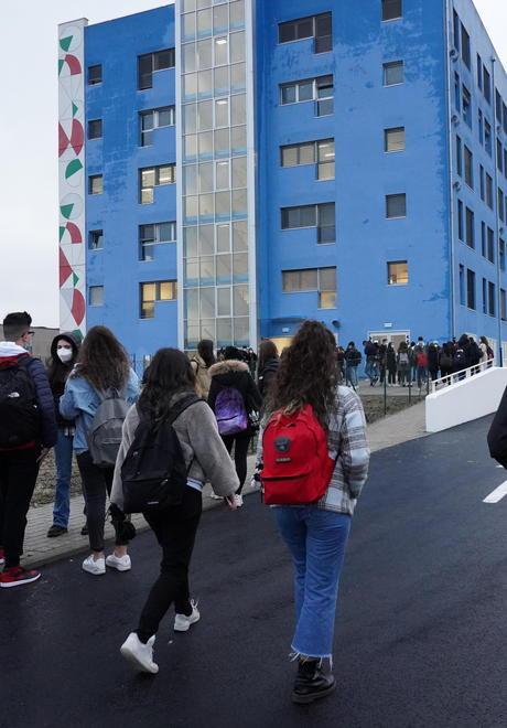 Riscaldamento in tilt,14 gradi nelle aule. E a Pontedera scatta la didattica a distanza 