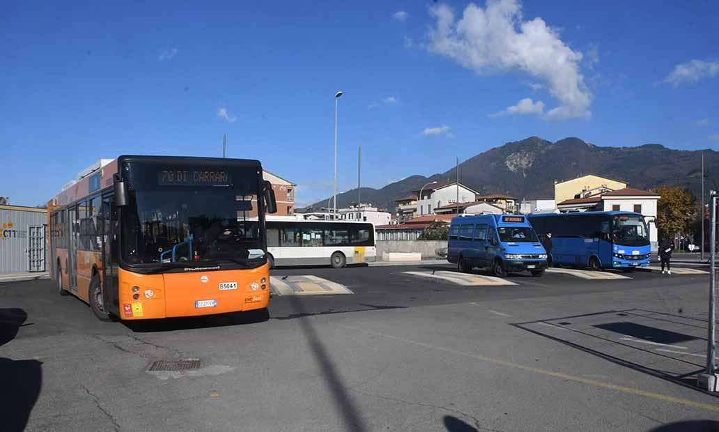 Autobus in una foto d'archivio