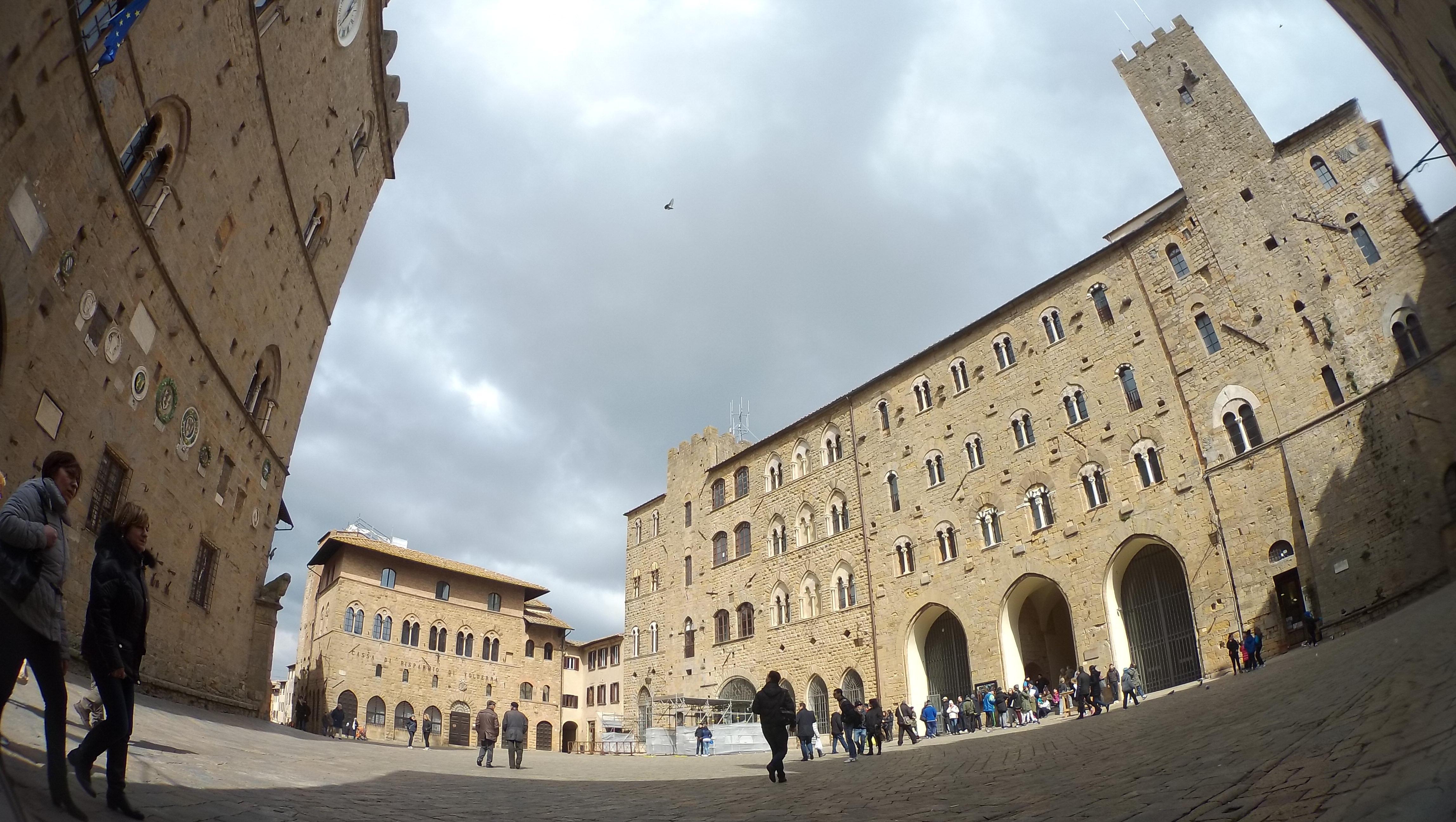 Volterra, Il Planetario illumina piazza dei Priori 