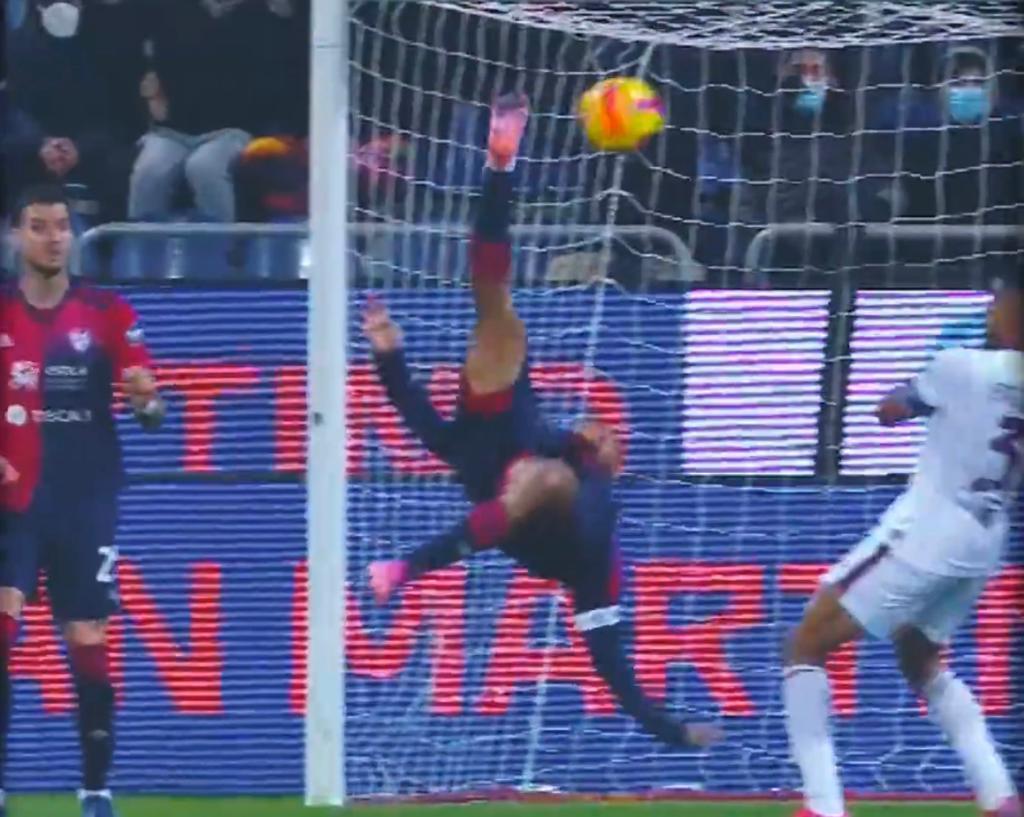 La rovesciata vincente di Jp10: frame dal sito del Cagliari calcio
