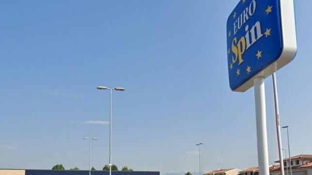 Ruba 800 euro dalla cassa Ladro beccato dalle telecamere