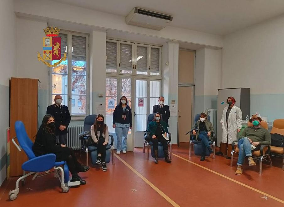 La Polstrada insegna ai futuri genitori il trasporto dei bambini 