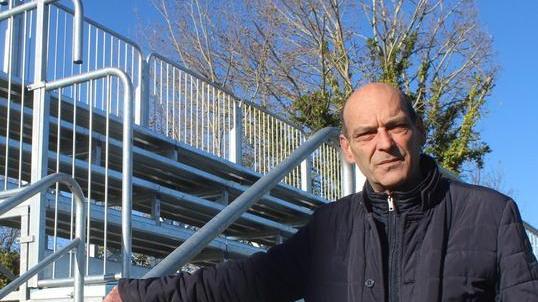 Installata la tribuna al campo Pedonese