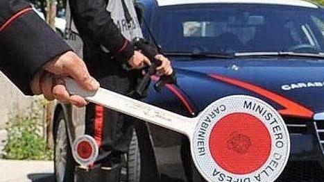 Prende a bottigliate il venditore concorrente