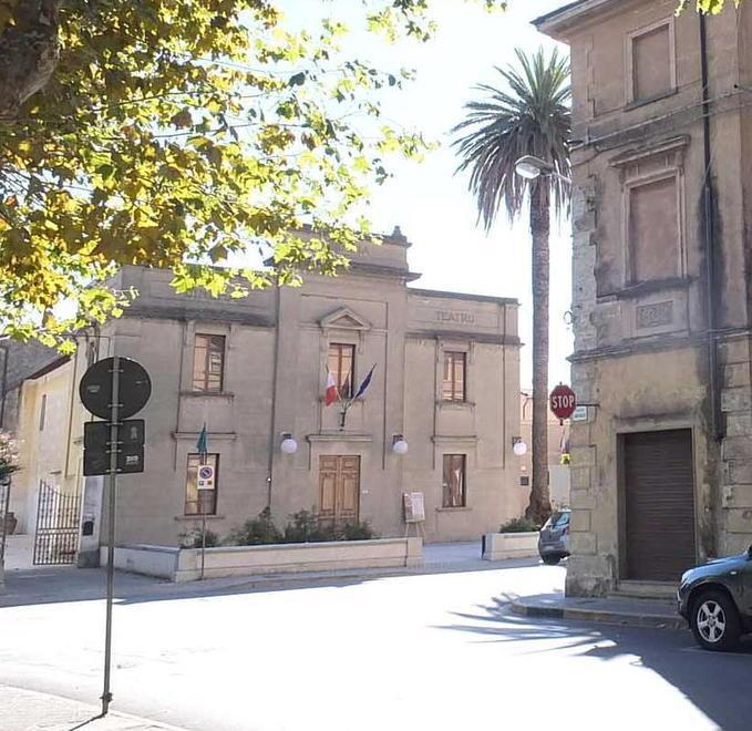 Riapre il Teatro Olimpia con alcuni eventi per le feste 