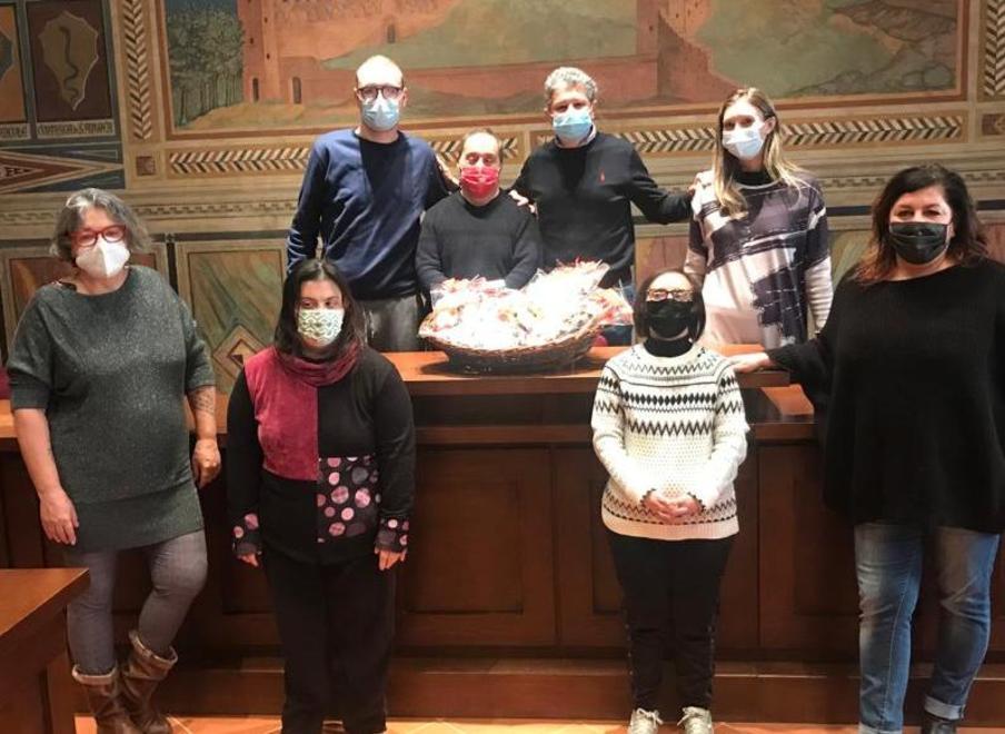 “Blitz” in municipio per ringraziare giunta e commercianti 