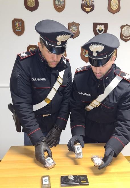 Operaio spacciatore arrestato dai carabinieri