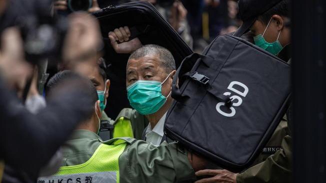 Hong Kong: Jimmy Lai colpevole per veglia su Tienanmen