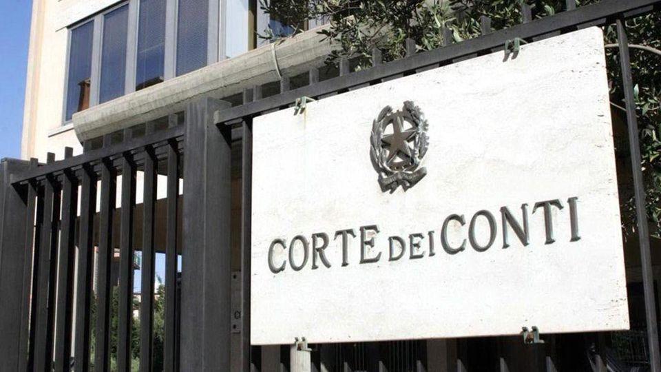 Pisa, medico condannato a risarcire 111mila euro all’Asl 