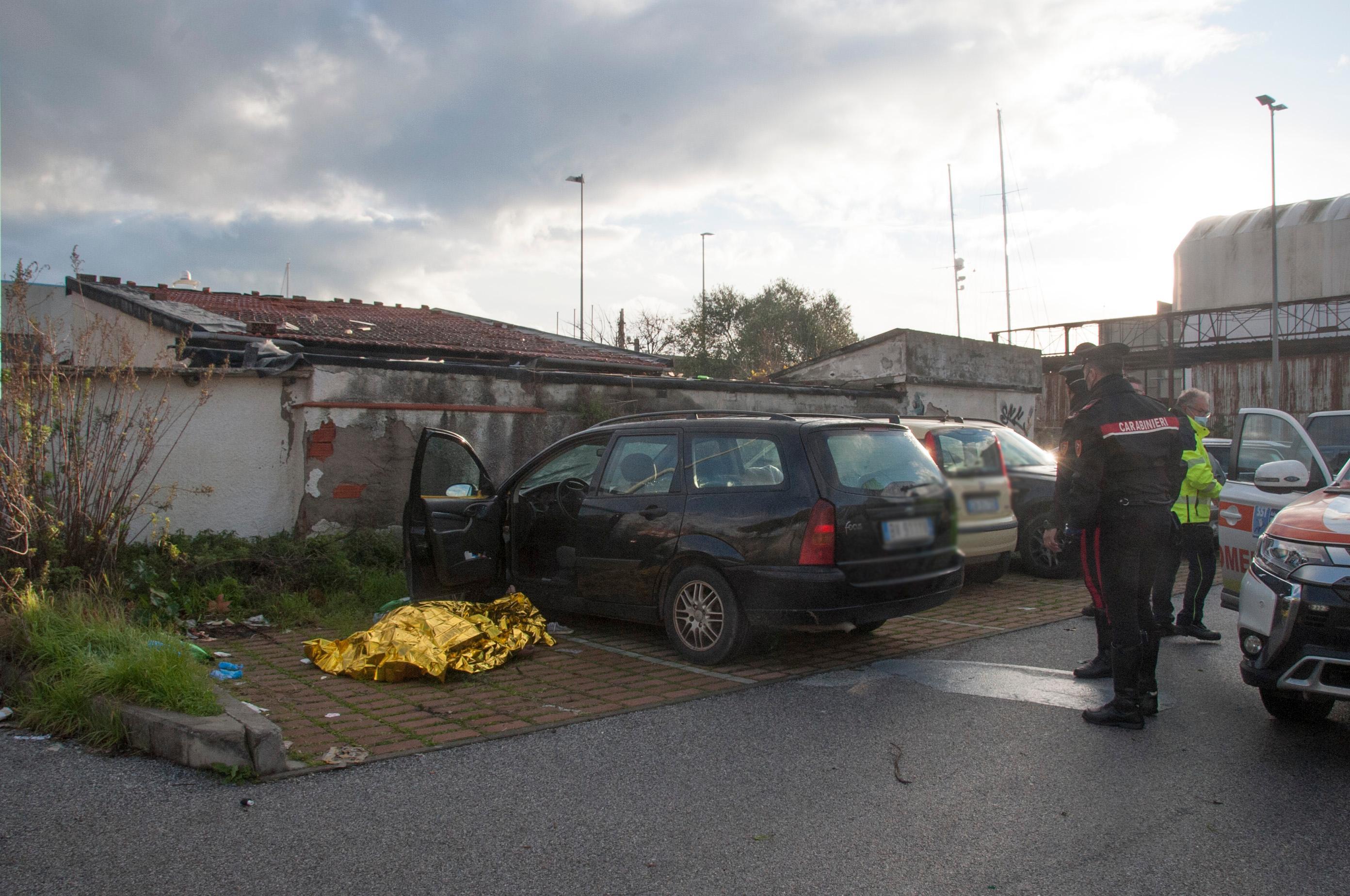 Tragedia in Darsena a Viareggio: trovato morto in auto a 59 anni 