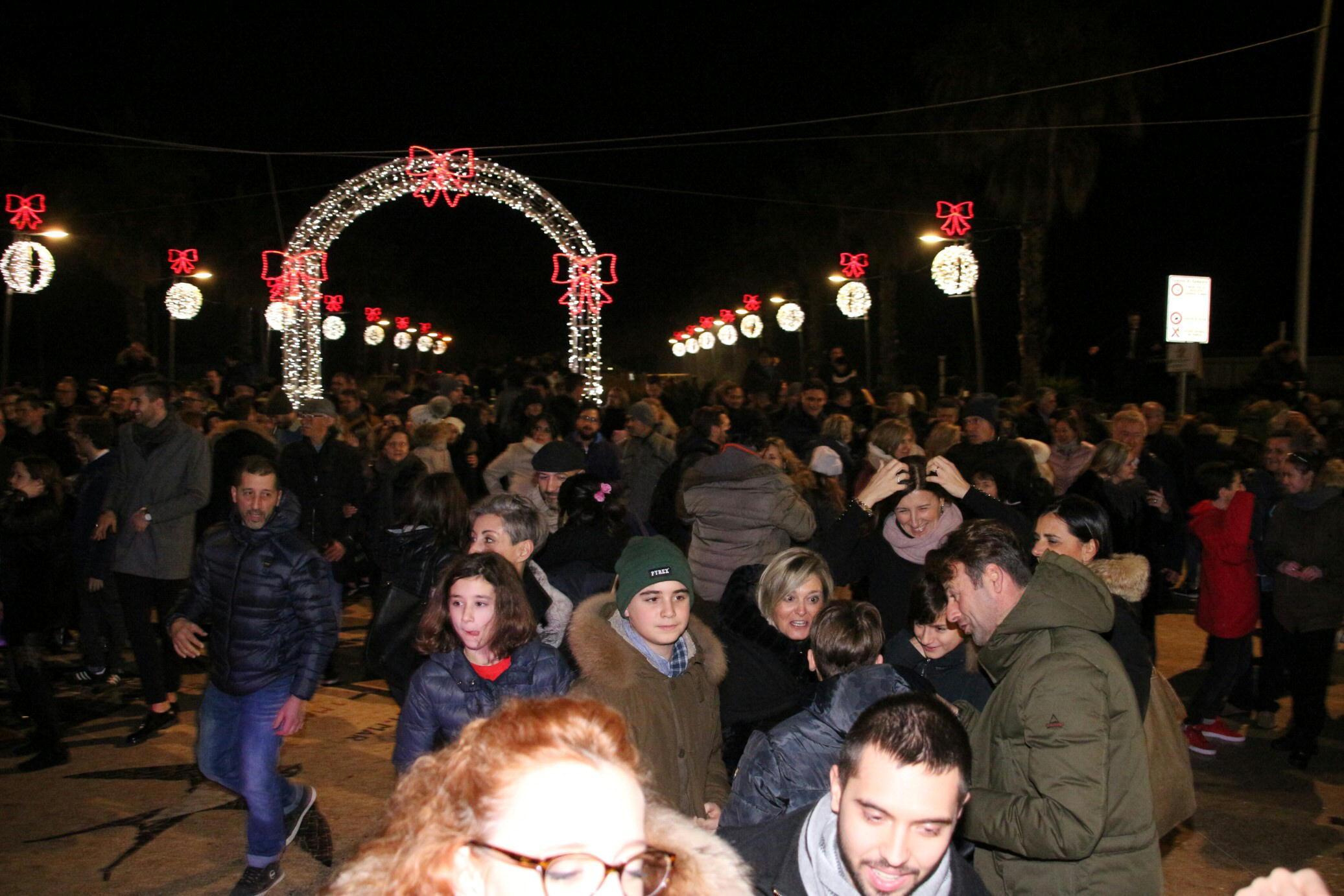 Annullata la festa di Capodanno sul pontile di Lido di Camaioire: ecco i motivi 