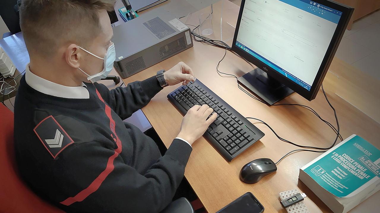 Paga un motorino "venduto" su internet ma è una truffa: denunciati tre uomini dai carabinieri di San Vito