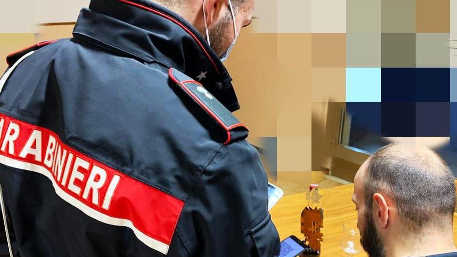 I carabinieri impegnati in un controllo dei Green pass (Foto Arma dei carabinieri)