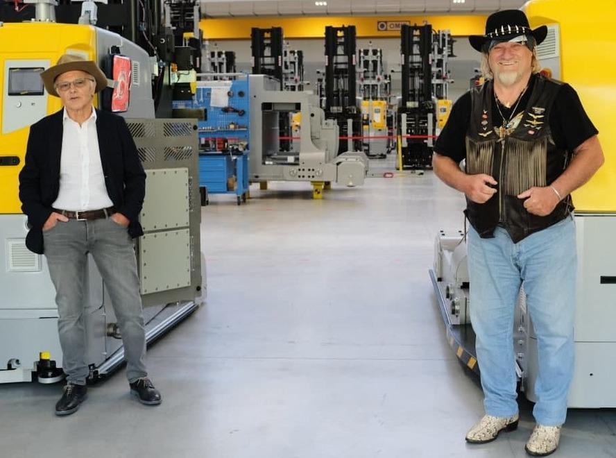 Da sinistra Vittorio Cavirani e Enrico Grassi, soci del gruppo E80, nato dalla Elettric 80 di Viano